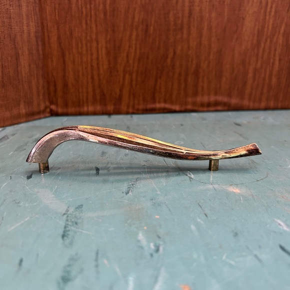 Unique asymmetrical dresser handle pull hardware silver chrome - Picture 2 of 5